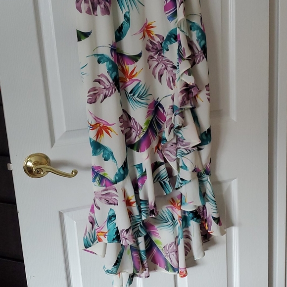 Dress - Picture 3 of 10